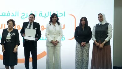 Photo of مؤسسة حياة كريمة تكرم هاني الشيخ في حفل دفعه نوال الدجوي من مشروع سكر البيوت  